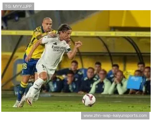 皇马多次抢断发起反击，维尼修斯劲射被门将托出